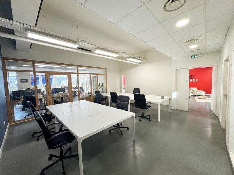 21 Rue Médéric, Clichy to rent - Building Photo - Image 3 of 12
