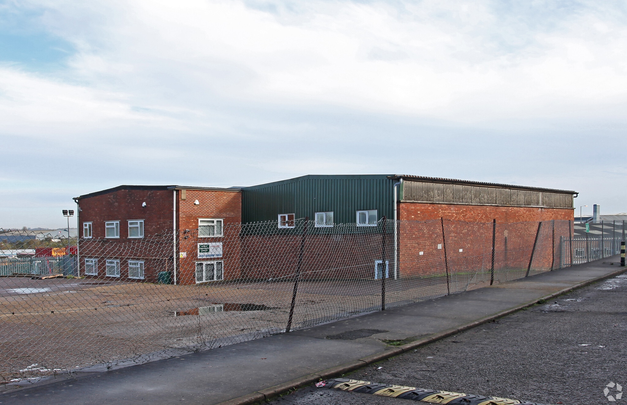 Coronation Rd, High Wycombe for sale Primary Photo- Image 1 of 1