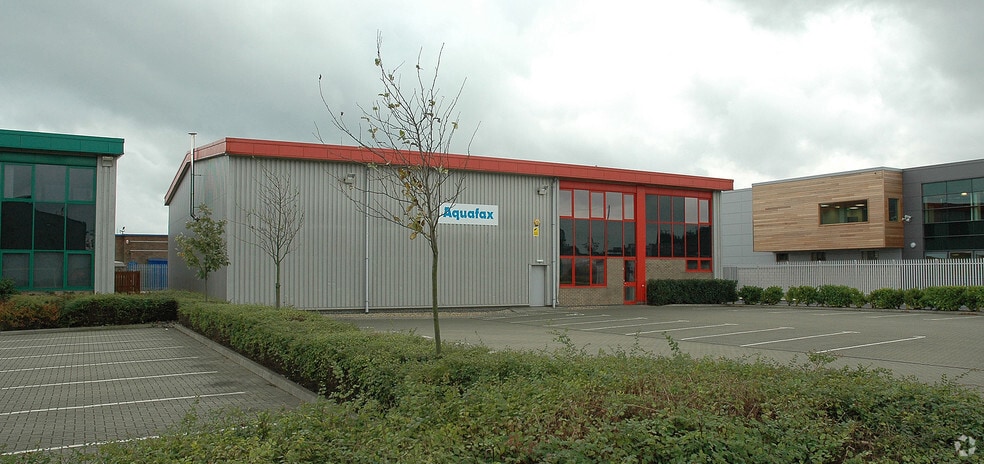 14 Dencora Way, Luton to rent - Building Photo - Image 2 of 2