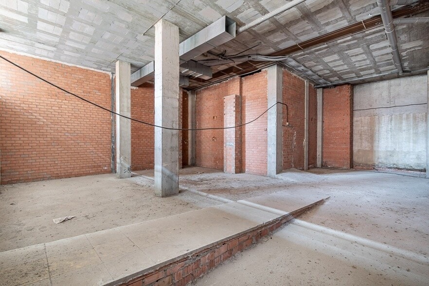Retail in Granada for sale - Interior Photo - Image 2 of 11