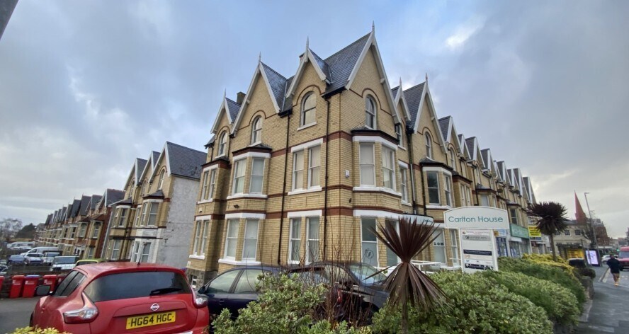 68 Conway Rd, Colwyn Bay for sale - Primary Photo - Image 1 of 1