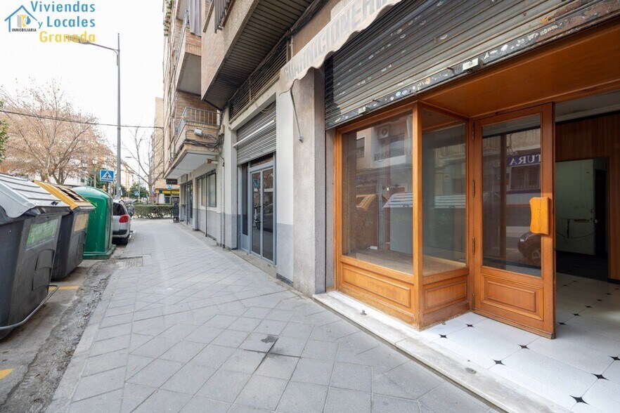 Retail in Granada to rent - Building Photo - Image 2 of 21