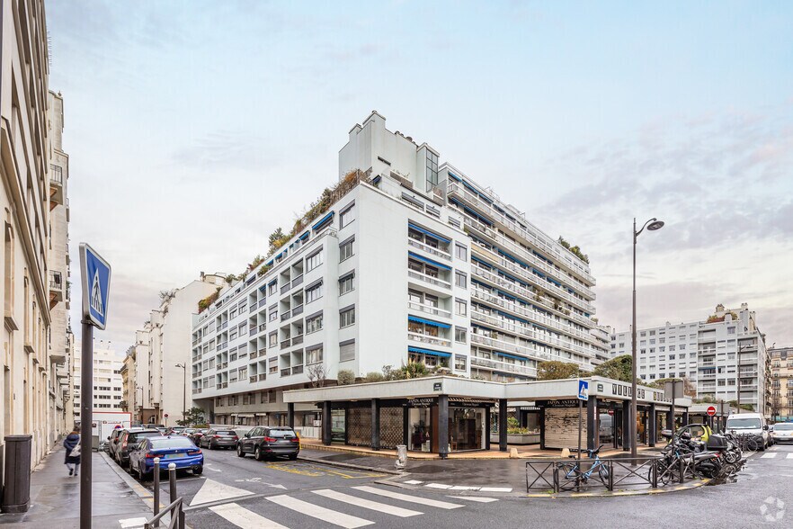 Retail in Paris to rent - Building Photo - Image 1 of 4