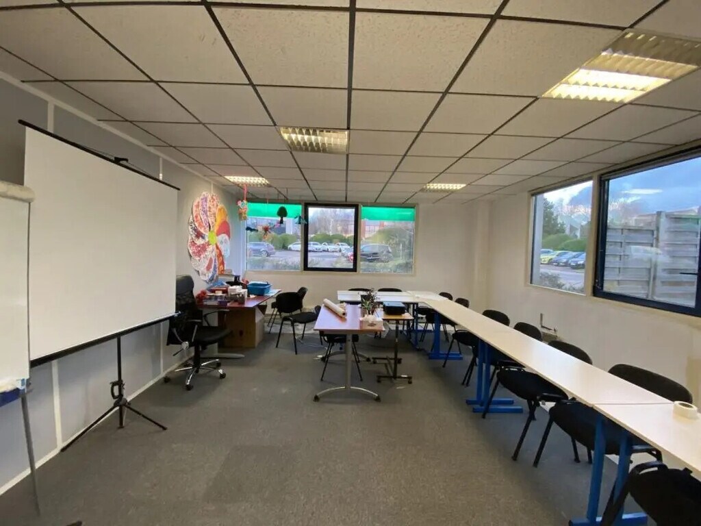 Location Bureaux 97 m² - Photo 1