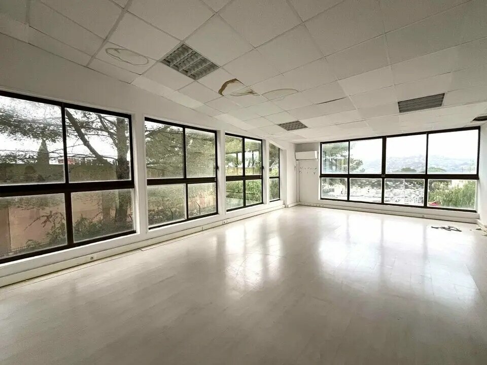 Office in Le Cannet to rent Interior Photo- Image 1 of 8