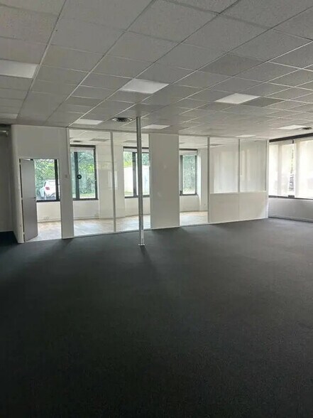 Office in Saint-Didier-au-Mont-d'Or to rent - Interior Photo - Image 3 of 12