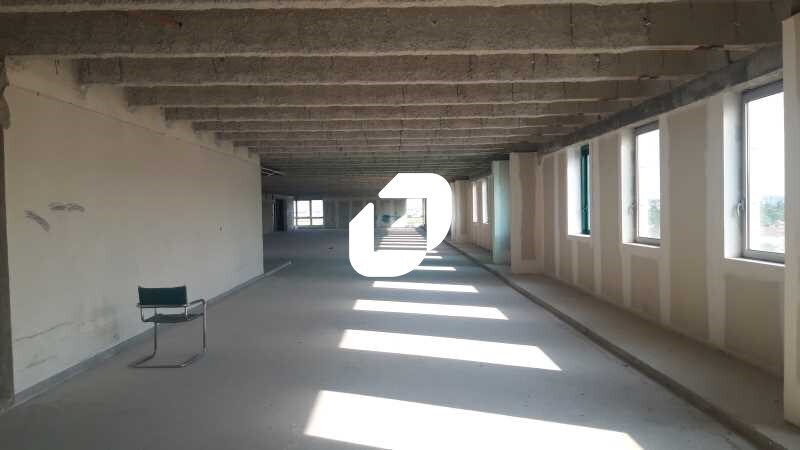 Office in Garges-lès-Gonesse to rent Interior Photo- Image 1 of 37