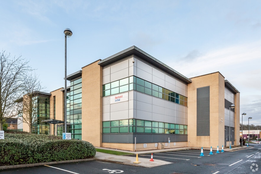 Castlegate Way, Dudley to rent - Building Photo - Image 1 of 8