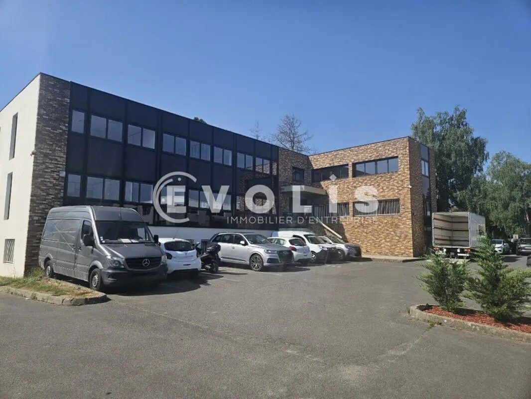 Office in Les Ulis to rent Building Photo- Image 1 of 11