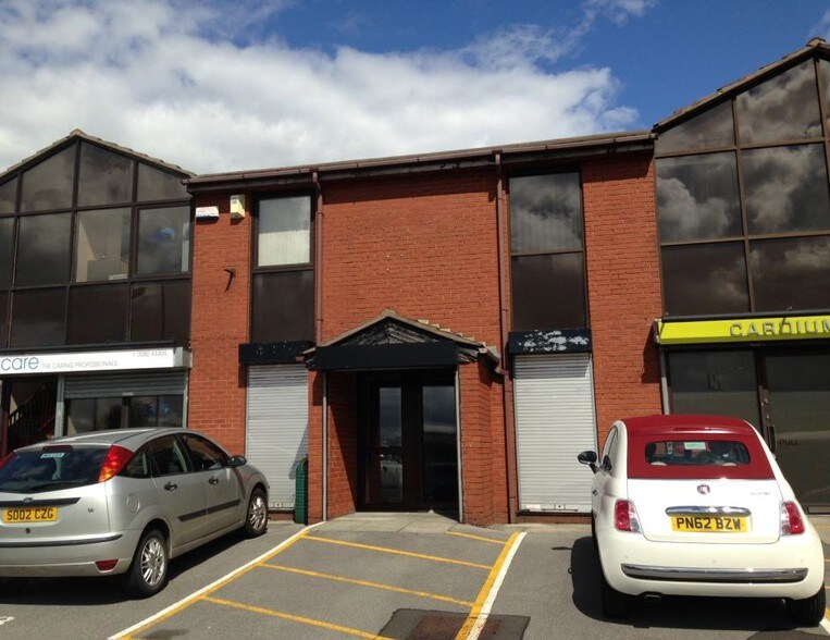 Billington Rd, Burnley to rent - Building Photo - Image 2 of 5