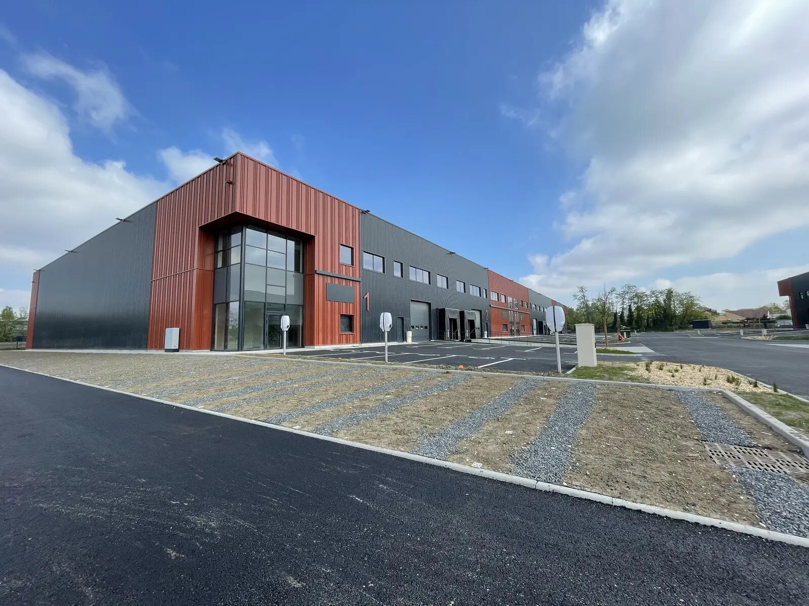Industrial in SAINT-OUEN-L'AUMONE to rent Building Photo- Image 1 of 7