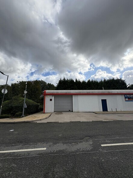 Brookside Business Park, Manchester to rent - Building Photo - Image 1 of 7