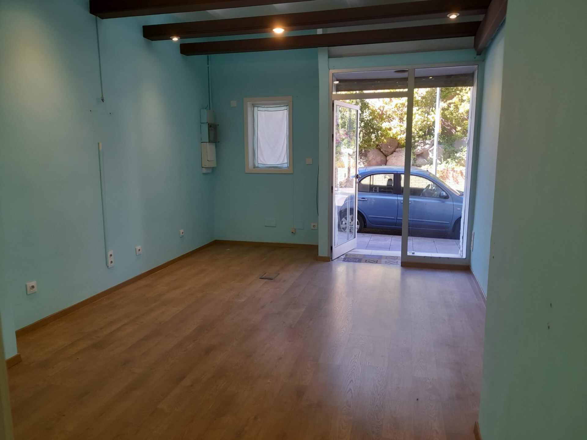 Retail in Sant Just Desvern, Barcelona to rent Interior Photo- Image 1 of 7