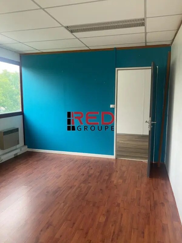 Location Bureaux 241 m² - Photo 1