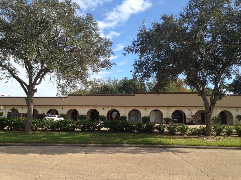 17400 El Camino Real, Houston, TX for rent - Building Photo - Image 1 of 3