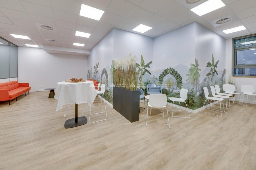 Office in Rueil-Malmaison to rent - Interior Photo - Image 3 of 11