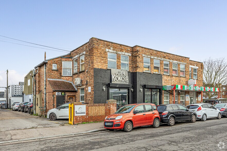 13 Queensway, Enfield for sale - Primary Photo - Image 1 of 1