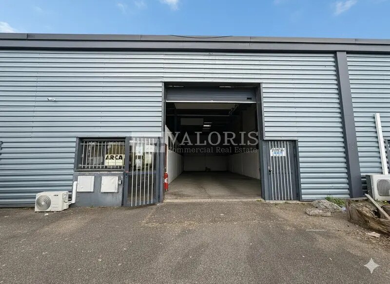 Light Industrial in Décines-Charpieu to rent - Building Photo - Image 2 of 5