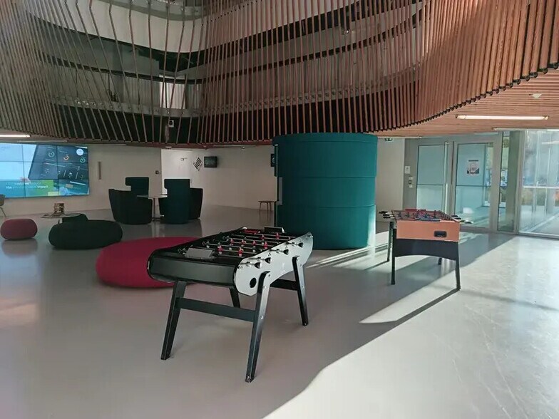 6 Rue Rose Dieng-Kuntz, Nantes to rent - Lobby - Image 3 of 5