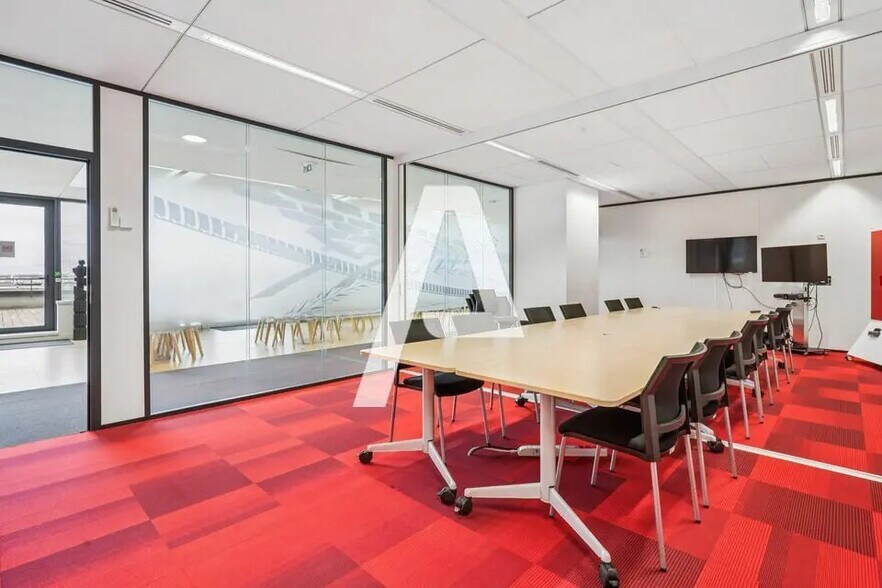 Office in Rungis to rent - Building Photo - Image 2 of 5