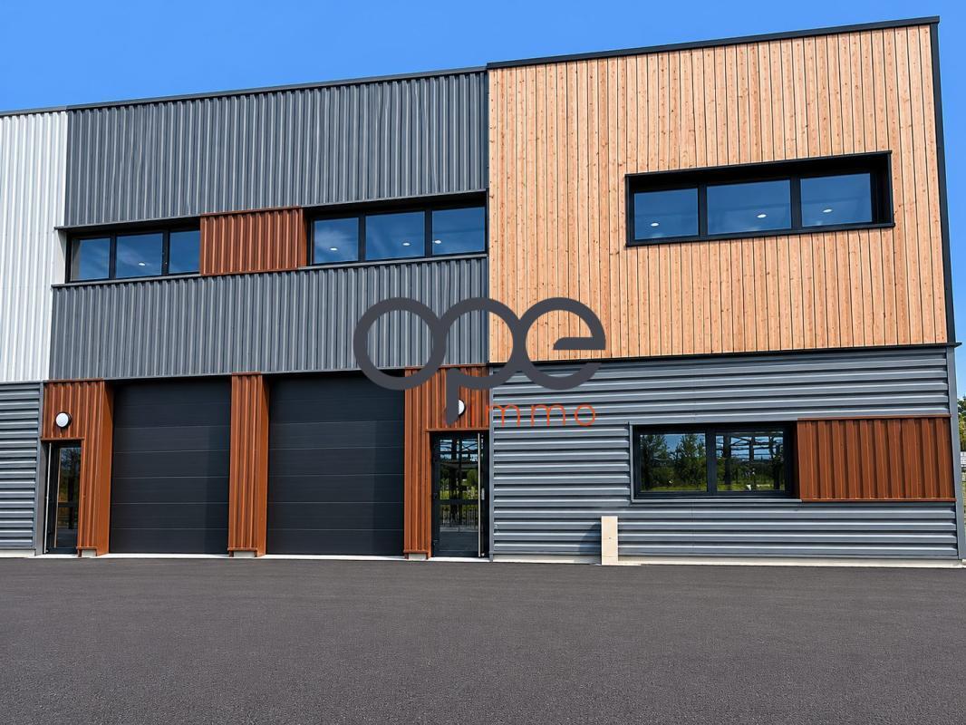 Light Industrial in Viarmes to rent Building Photo- Image 1 of 13