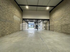 Light Industrial in Lieusaint to rent Interior Photo- Image 1 of 2
