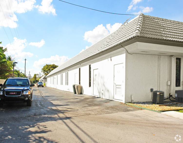 7100 W Commercial Blvd, Lauderhill, FL for rent - Building Photo - Image 3 of 21