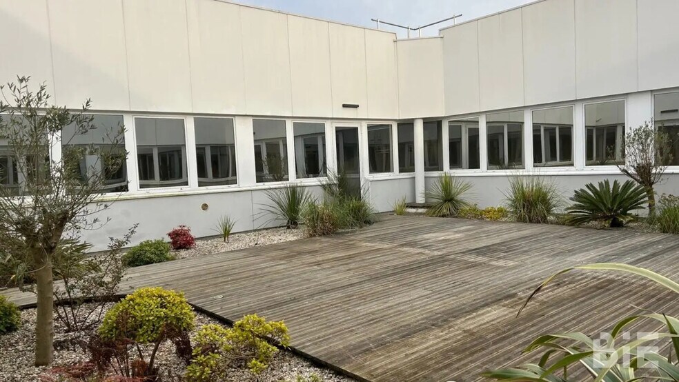 Office in Mérignac to rent - Building Photo - Image 2 of 5