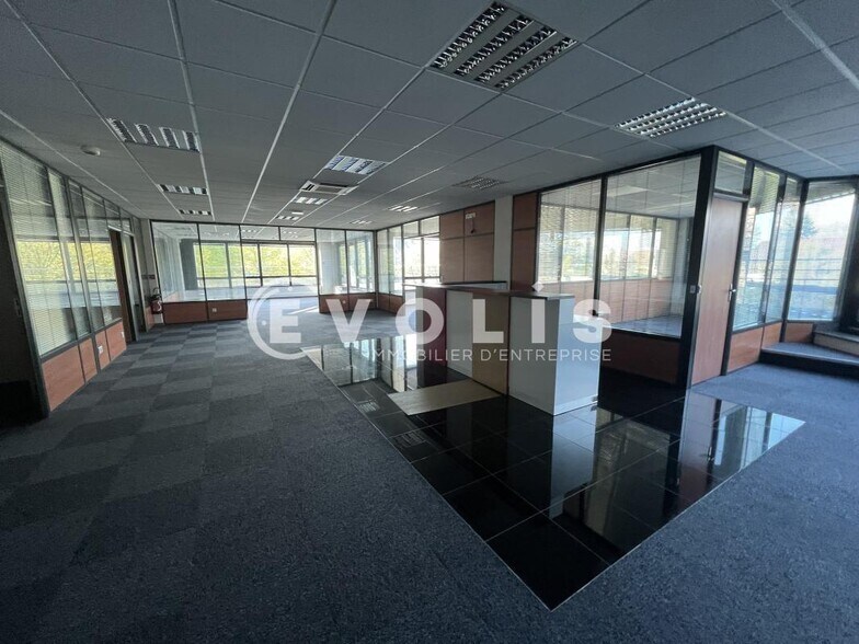 Office in Bry-sur-Marne to rent - Building Photo - Image 3 of 22