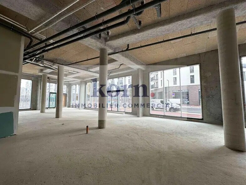 Retail in Bagneux to rent - Interior Photo - Image 3 of 4