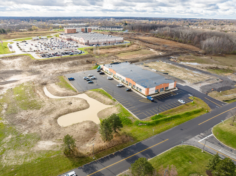 305-305 Pinewild Dr, Rochester, NY for rent - Building Photo - Image 1 of 26