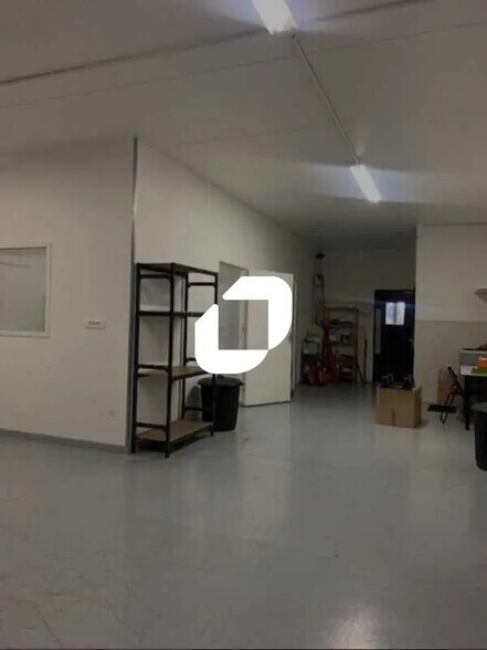 Light Industrial in Massy to rent - Interior Photo - Image 2 of 7