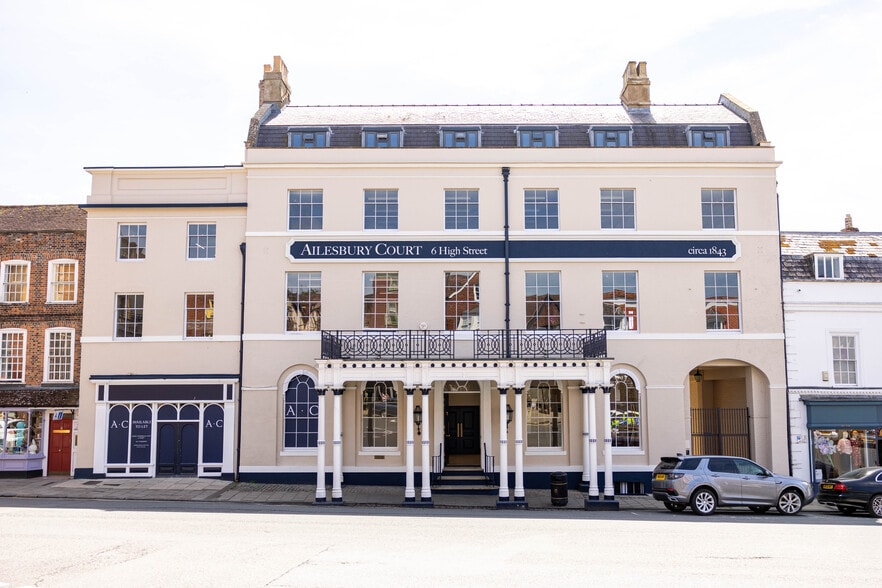 High St, Marlborough to rent - Building Photo - Image 1 of 8