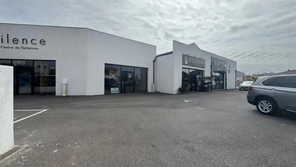 Location Commerce 154 m² - Photo 1
