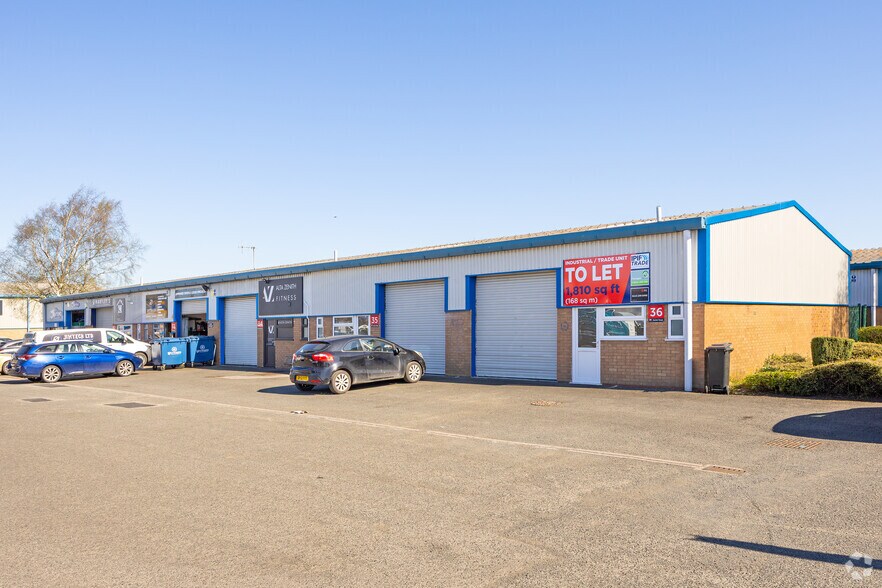 31-36 Auster Rd, York to rent - Primary Photo - Image 1 of 2