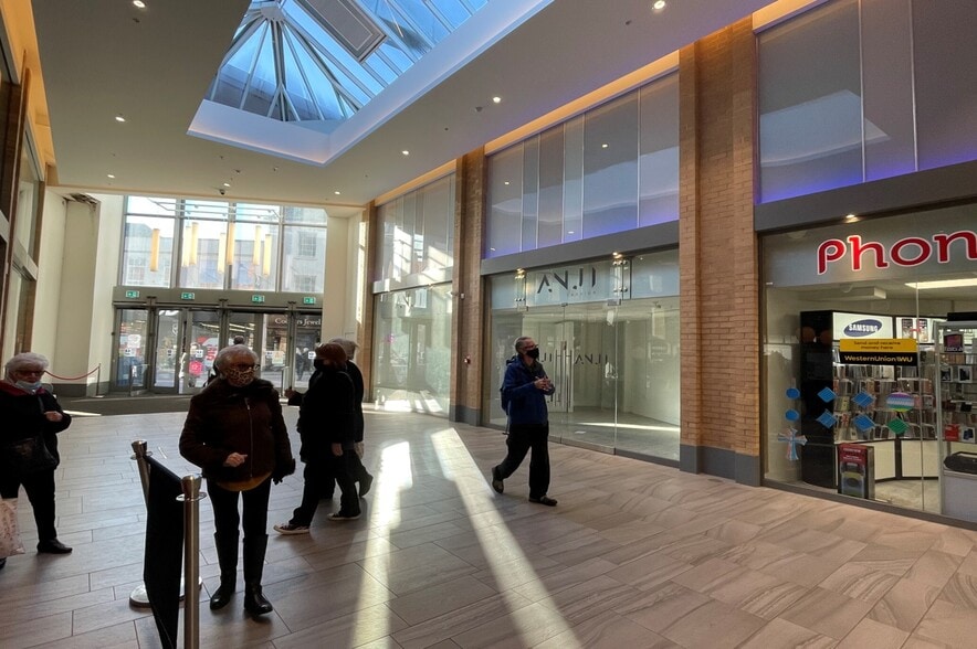 39 Green Lanes Shopping Centre, Barnstaple to rent - Building Photo - Image 3 of 10