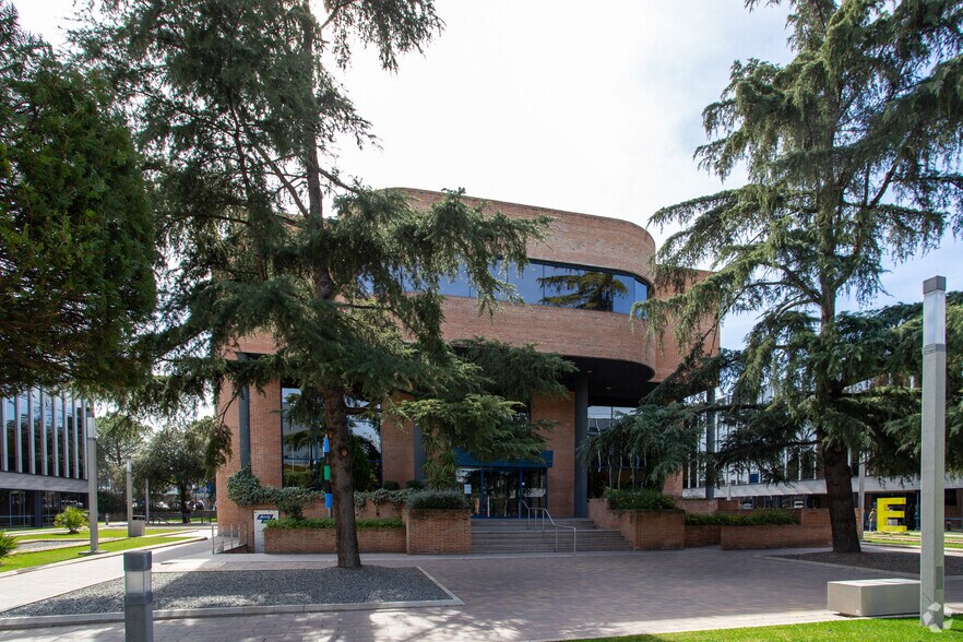 Avenida de Castilla, 2, San Fernando de Henares, Madrid to rent - Primary Photo - Image 1 of 2