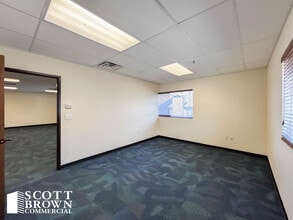 721-725 S Interstate 35, Denton, TX to rent Building Photo- Image 2 of 4
