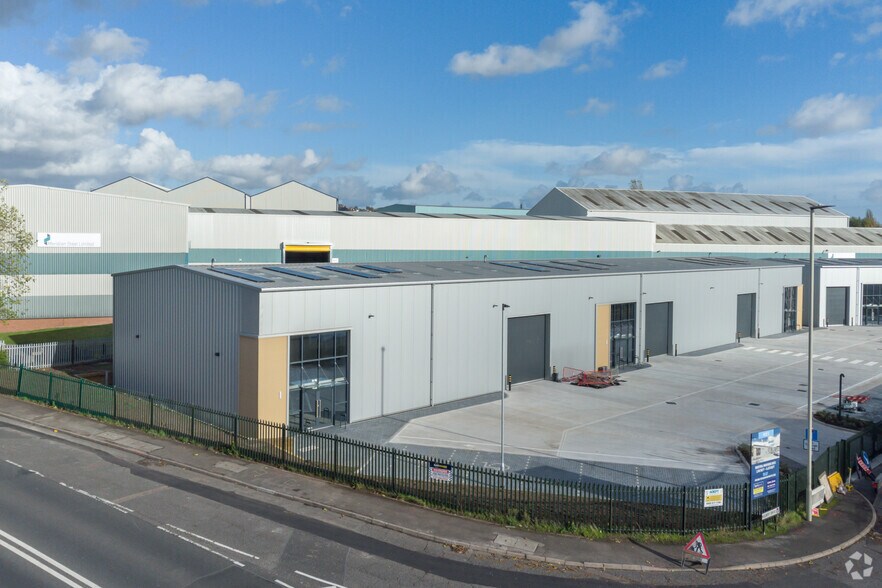 Peartree Ln, Dudley to rent - Primary Photo - Image 1 of 6
