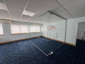 Coronation Rd, High Wycombe to rent Interior Photo- Image 2 of 3