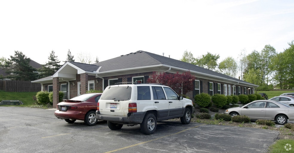 8043 Corporate Cir, North Royalton, OH for sale - Building Photo - Image 2 of 4