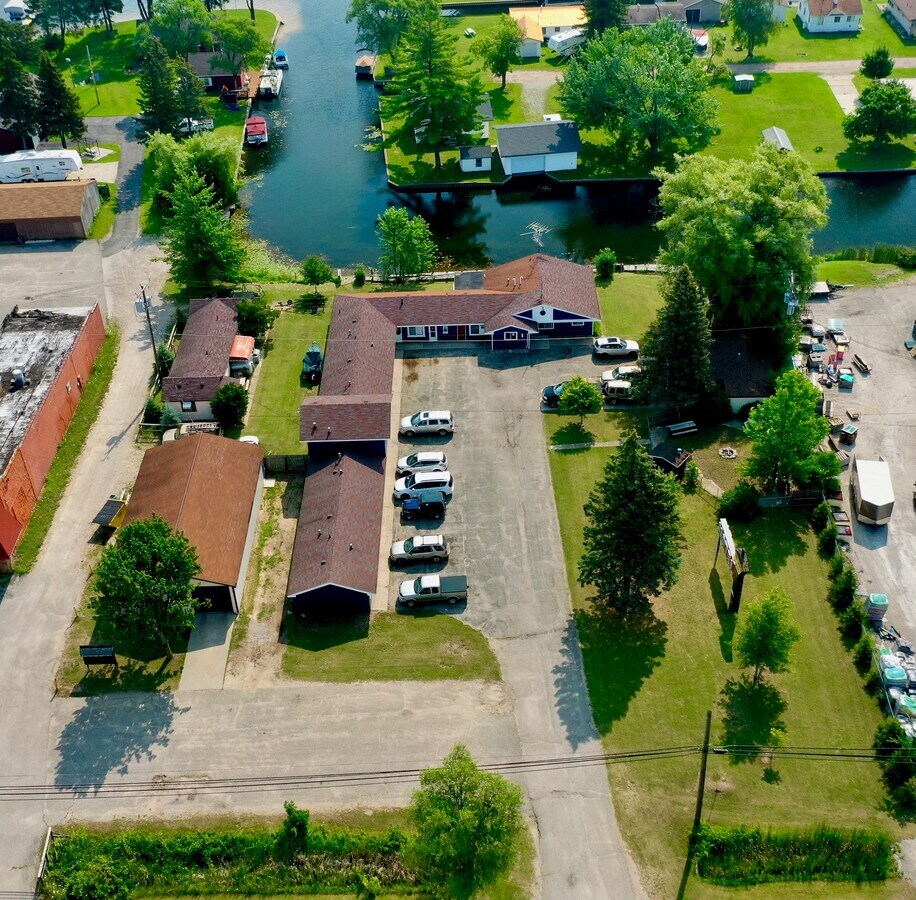 9052 W Houghton Lake Dr, Houghton Lake 48629 Way North Long Term