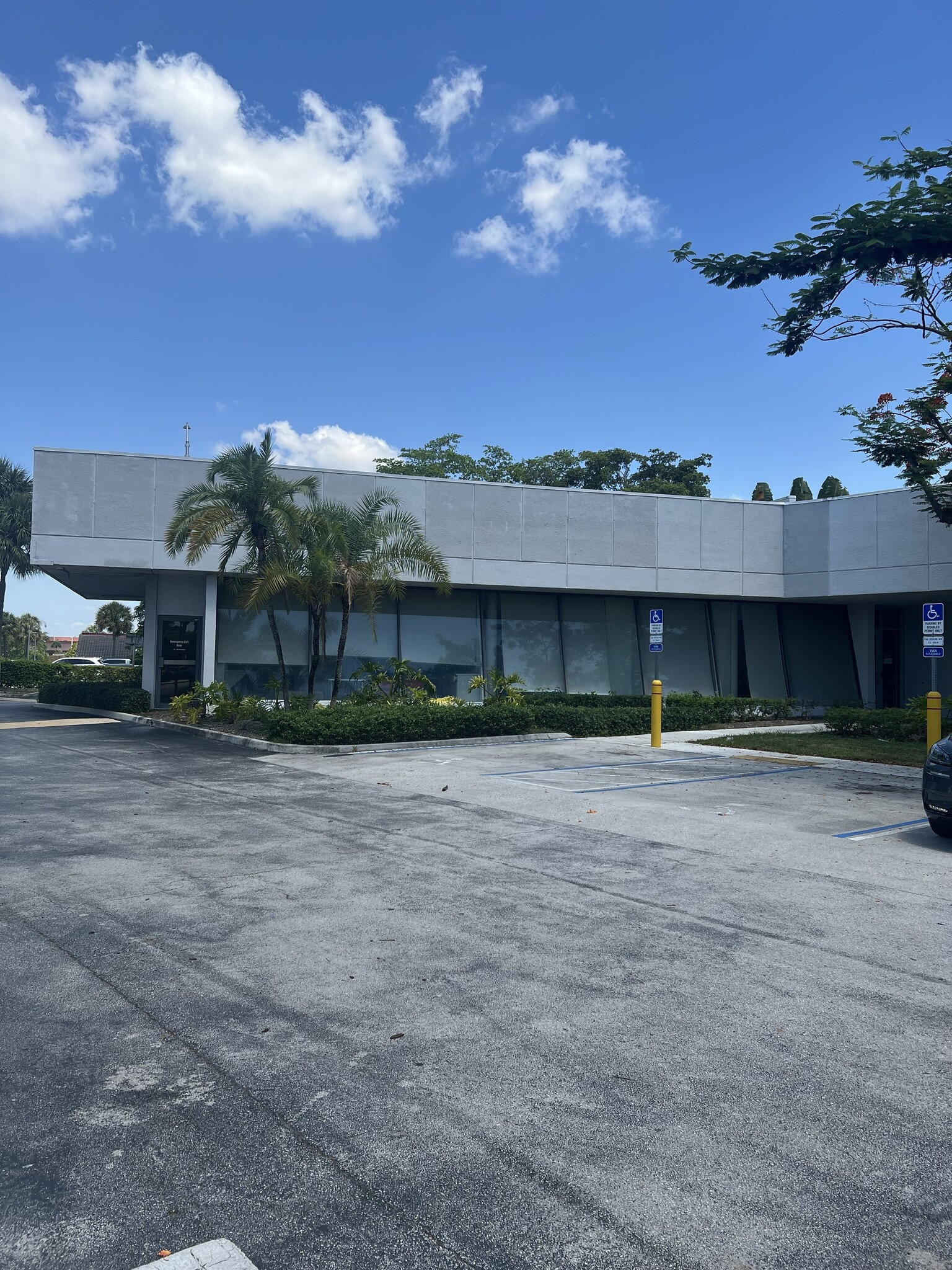 13595-8521 S Dixie Hwy, Pinecrest, FL for rent Building Photo- Image 1 of 9