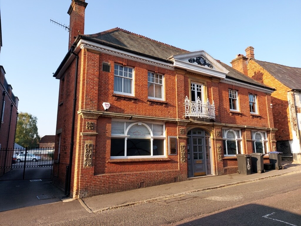 27 The Parade, Marlborough to rent Building Photo- Image 1 of 3
