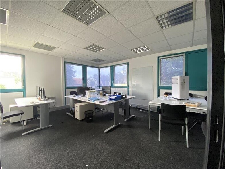Office in Arcueil to rent - Interior Photo - Image 2 of 7