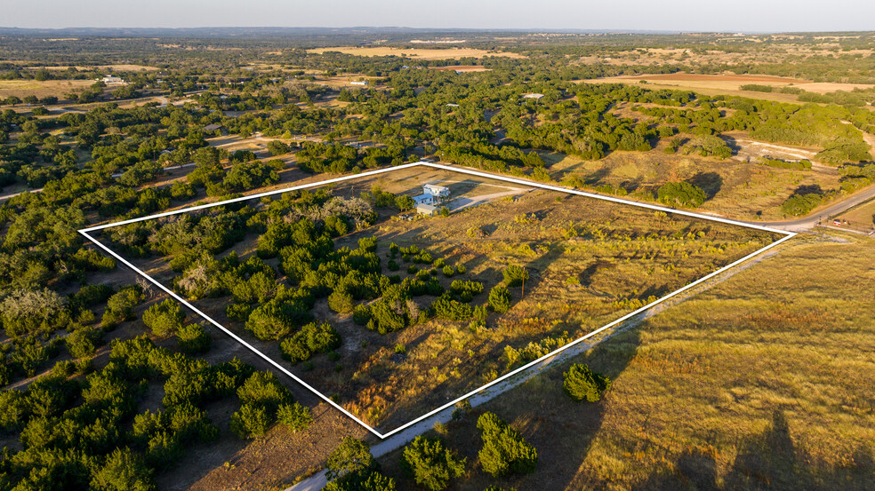 566 Rocky Rd, Hye, TX for sale - Primary Photo - Image 1 of 27