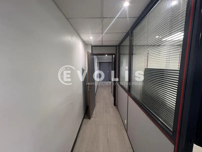 Office in Créteil to rent - Interior Photo - Image 2 of 7