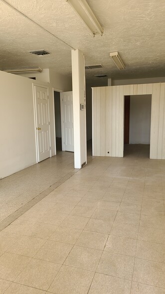 1005 Cecil Ave, Delano, CA for rent - Interior Photo - Image 2 of 4