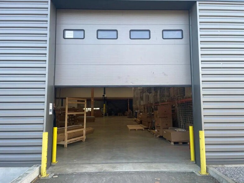 Industrial in Louvres to rent - Building Photo - Image 3 of 7