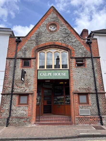 St Thomas St, Winchester to rent - Building Photo - Image 2 of 2